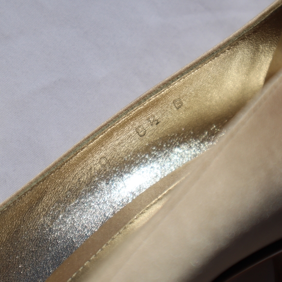 ☆SOLD☆ Gucci Satin Horsebit Crystal heels - Picture 6 of 9